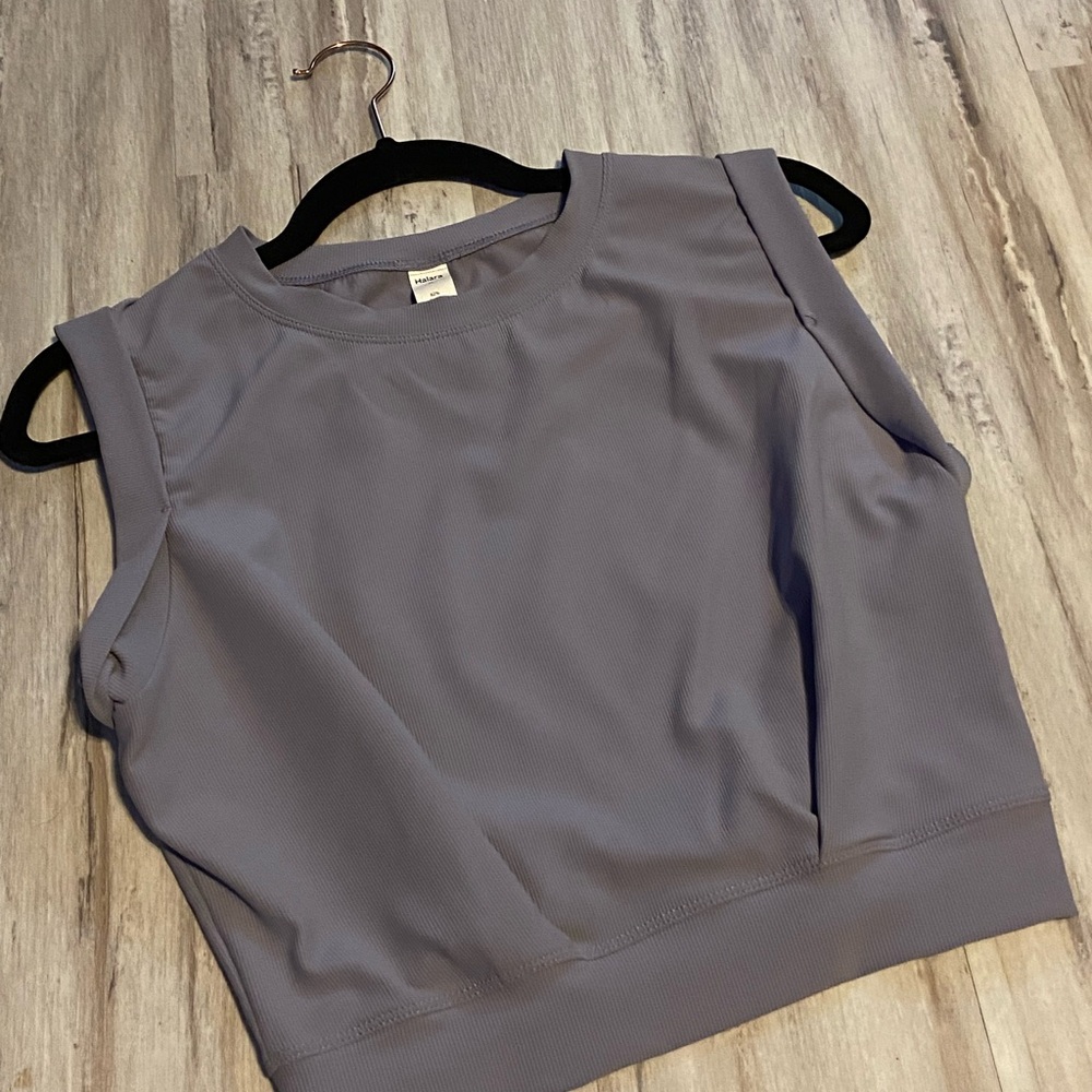 HALARA Sleeveless Muscle Tee in Dusty Lavender Gray